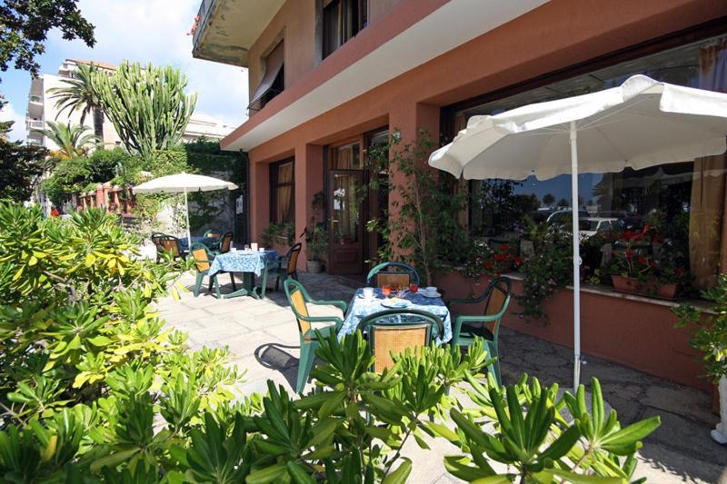 Hotel Kristina Imperia Exterior foto